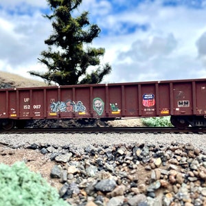Freight Car Weathered and Tagged HO scale UP Gondola: Atlas Union Pacific graffiti freight car railroad railway trains 1/87