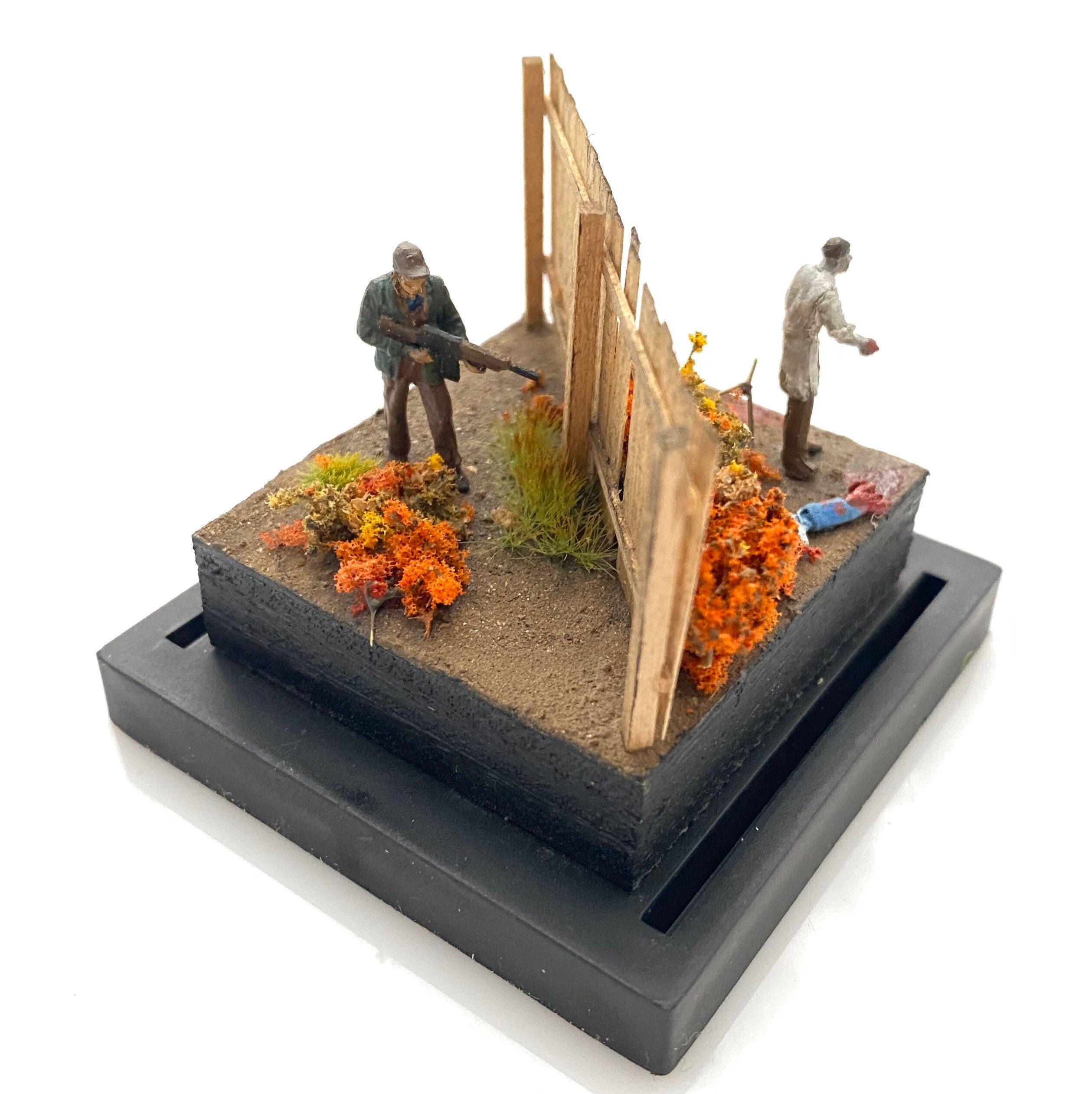 Diorama Zombiegood Fences Make Good Neighbors HO Scale Tiny Miniature