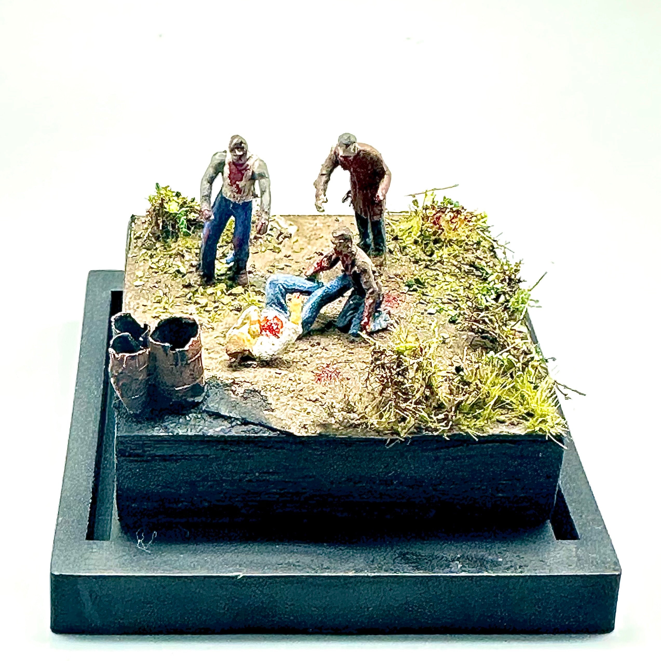 Diorama Zombie and Almost Surviro: HO Scale Tiny Miniature Model