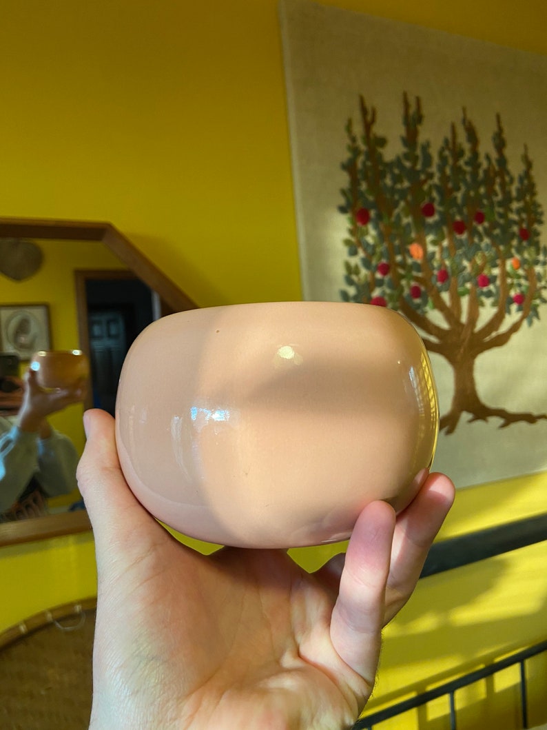 Vintage 1980s 80s planter pot glossy ceramic postmodern blush pale pink rounded orb Haeger