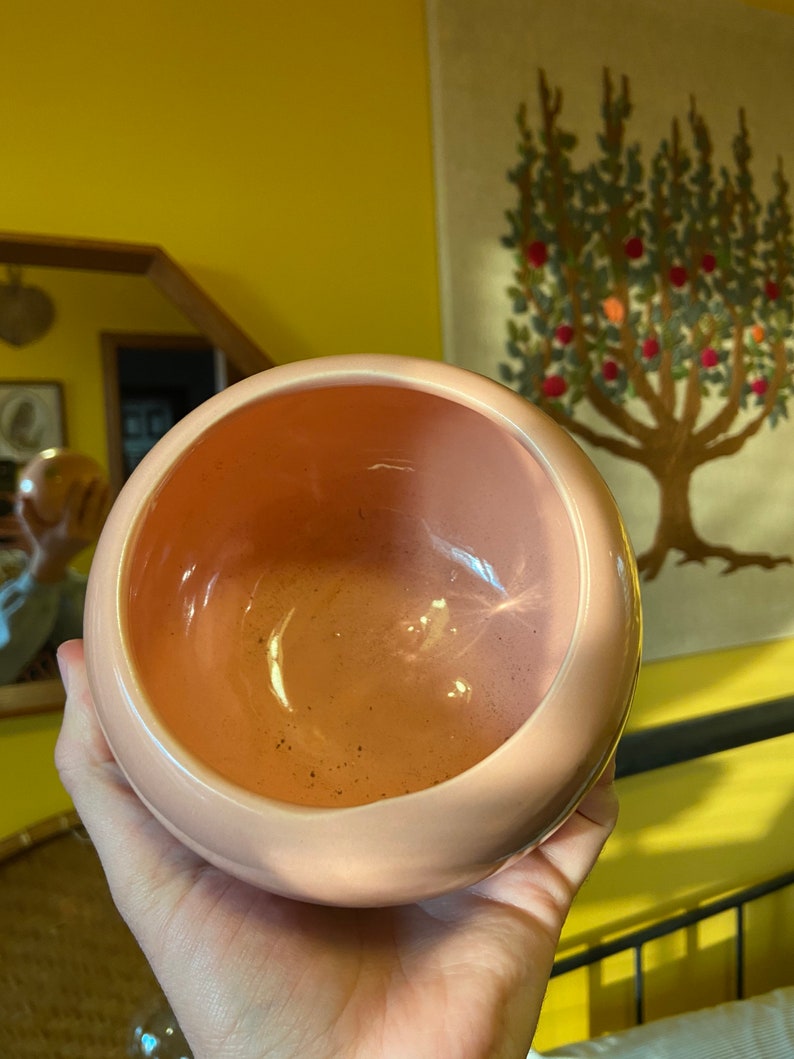 Vintage 1980s 80s planter pot glossy ceramic postmodern blush pale pink rounded orb Haeger