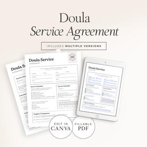 Puede incluir: Una plantilla de acuerdo de servicio de doula con el texto "Doula Service Agreement" en una fuente moderna. La imagen incluye múltiples versiones del acuerdo, incluyendo una tableta y documentos impresos. El texto "Includes Multiple Versions" también es visible.