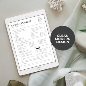 Op de afbeelding: Een digitale tablet met een intakeformulier voor een gezichtsbehandeling. Het formulier is in zwart en wit met secties voor behandelgeschiedenis, huidverzorgingsroutine en nazorgbevestiging. Een donkergrijze cirkel met de tekst "CLEAN MODERN DESIGN" staat rechts.