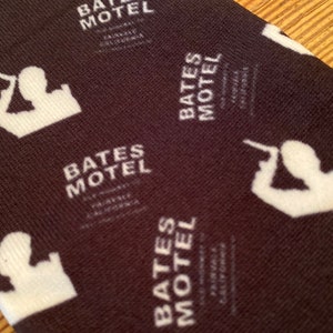 NEU! Psycho BATES MOTEL inspirierte Horrorfilm Crew Socke