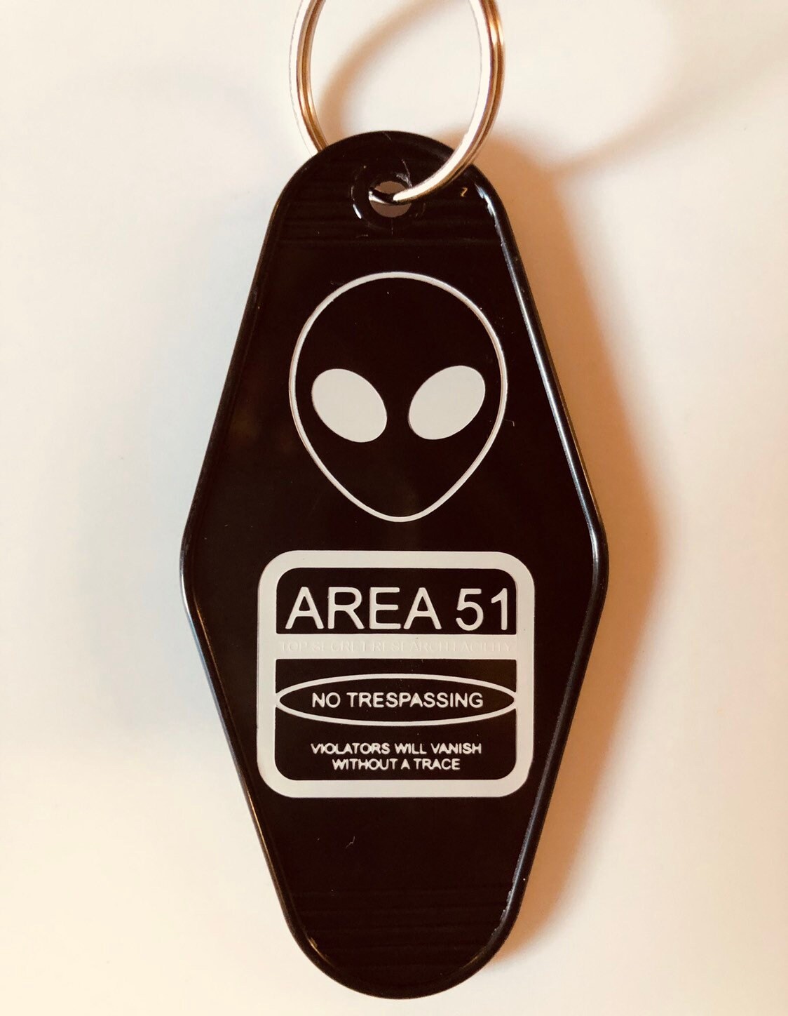 Alien Area 51 3D-Schlüsselanhänger – Silber, Aus Metall/Zink, 5x11cm, Für Sci-Fi-Fans