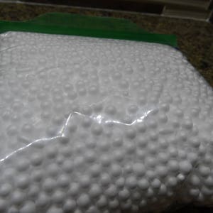 Granos de espuma blanca para limo