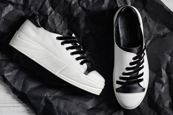 Keds plate forme fait à la la la main en cuir blanc avec des Keds plate forme fait à la la la main en cuir blanc avec des