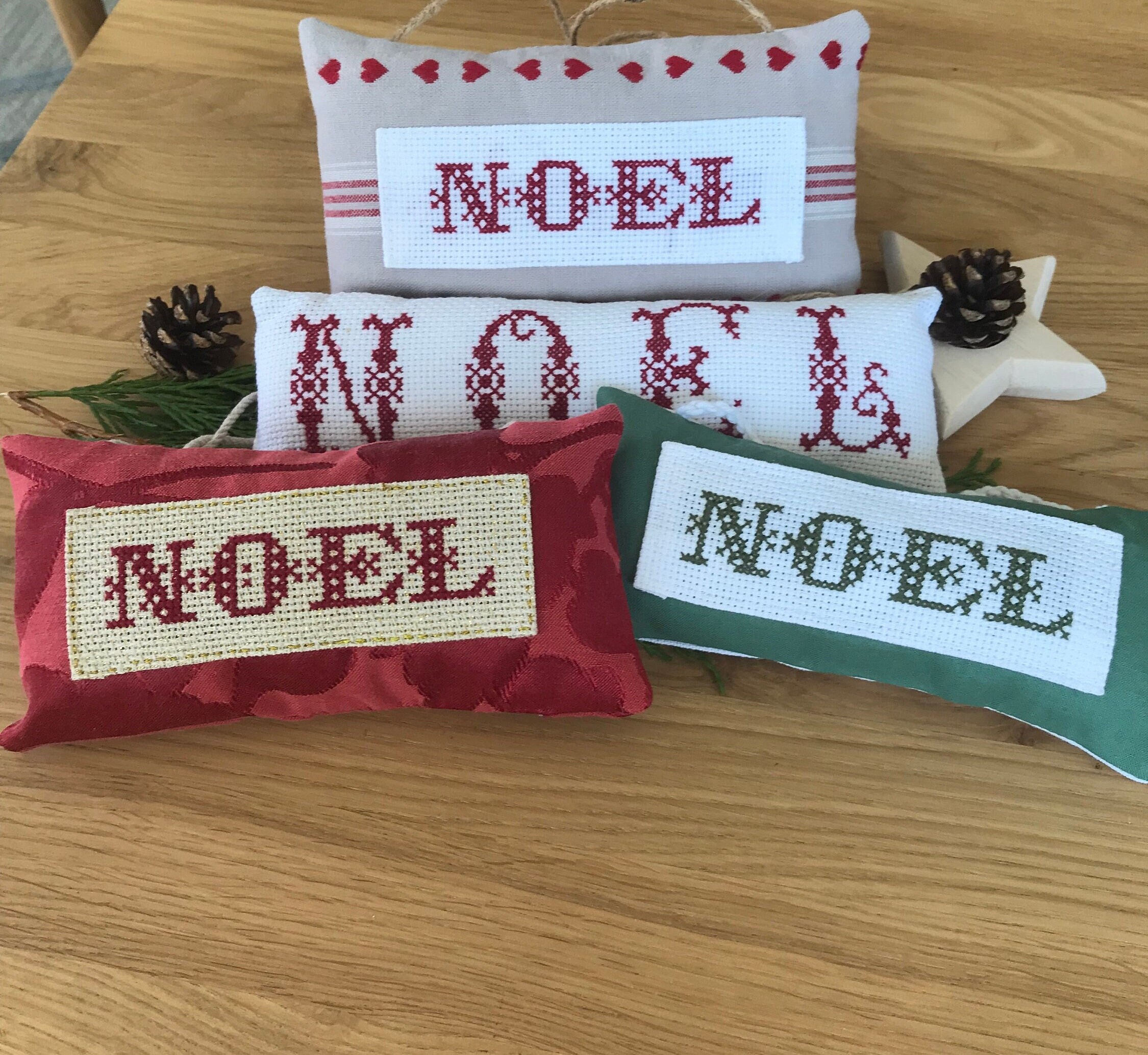 Bannière de Noël Brodé, Broderie Au Point Croix, Coussin Porte Décoratif