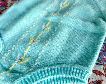 Vintage schattige en zachte blauwe trui onesie met drukknopen en knopen gemaakt in Italië