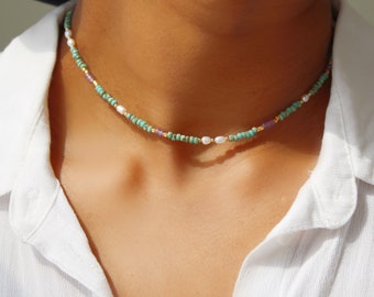 Tour de cou perlé vert, collier LEDA avec breloque étoile de mer, rempli d'or 14 carats, collier délicat, collier de superposition d'été, perles d'eau douce