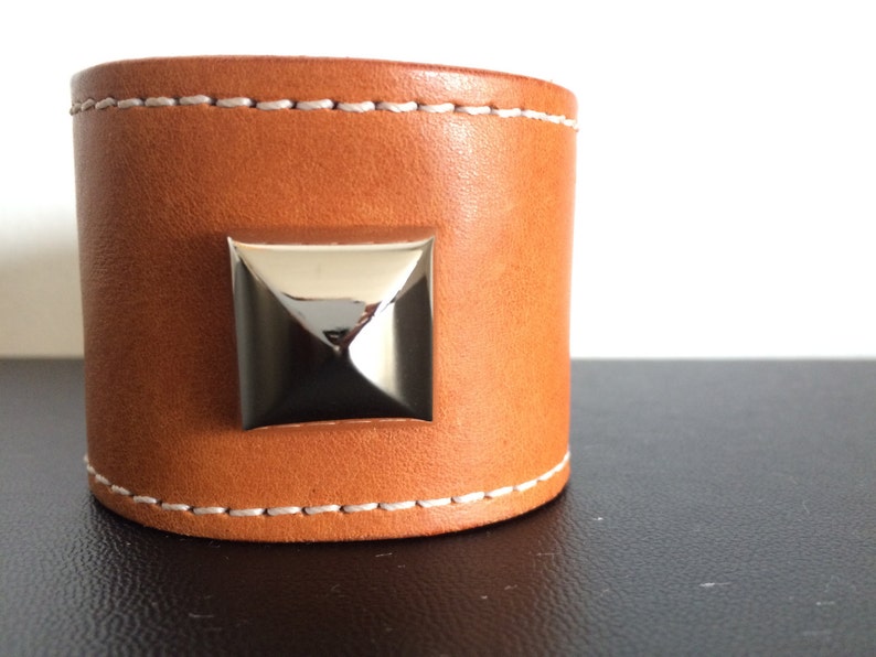 Beautifully made Leathercuff bracelet image 5