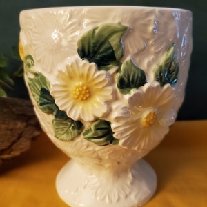 Vintage Rubens Original of Los Angeles Ceramic Rounded Pedestal Planter Vase Daisy Motif 5-1/4&quot; White Yellow & Green 1960s