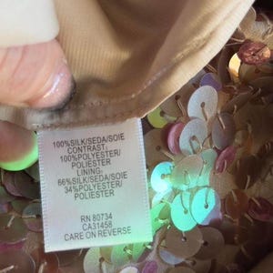 Vestido de lentejuelas en color rubor sedoso de BCBG-MAXAZRIA imagen 8