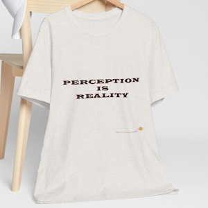 Camiseta Perception Is Reality, camiseta unisex, camiseta gráfica, camiseta con cita de película, camiseta de la dura realidad, camiseta minimalista