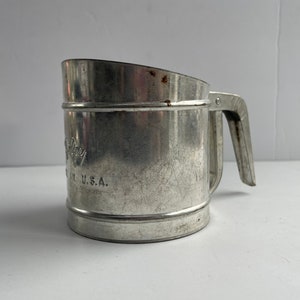 Vintage Flour Sifter - Foley Flour Sifter - Flour Sifter Squeeze Handle - Vintage Kitchen Decor - Farmhouse Decor - Kitchen Decoration