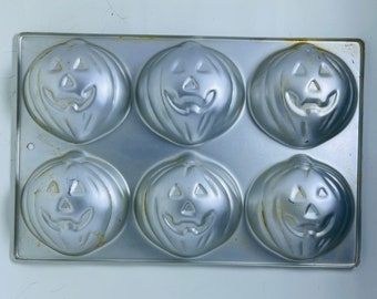 Wilton Aluminum Pumpkin Molds - Vintage Jello Molds - Halloween Baking - Tin Molds - Mini Jack O Lantern Cakes - Set of 6 Jello Molds