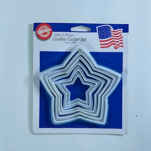 Wilton プラスチック スター クッキー カッター - 段階サイズ クッキー カッター - ヴィンテージ ベーキング - 6 個セット (新品未使用) - 箱入り新品 - 愛国的なクッキー カッター
