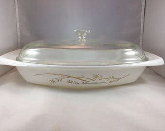 Pyrex 033 - Pyrex Casserole Dish - 1960s Pyrex - Pyrex Baking Dish - Gold Pyrex - Vintage Serving Piece - Pyrex 1 1/2 Quart - Vintage Pyrex