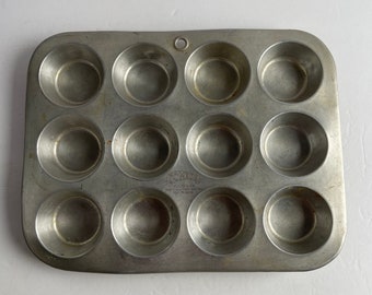 Vintage Comet Aluminum Cupcake Tin - Muffin Tin - Baking Pan - Vintage Kitchen - Vintage Baking - Gift for Baker - Kitchen Decor