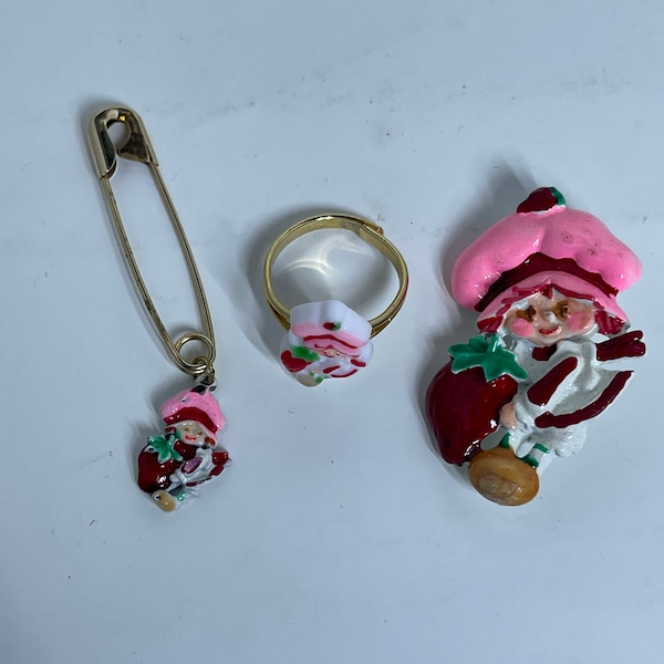 Lot de bijoux vintage Strawberry Shortcake - Bijoux pour enfants - Pendentif, épingle, bague - Enfants des années 1980 - Bague réglable - Lot vintage pour enfants