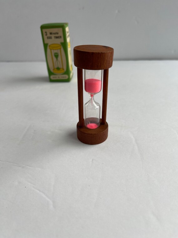 French Vintage Olive Wood Mid Century Modern Egg Timer With Pink Sand,  1960s Kitchen Count Down Hour Glass From France, Old Style Cooking 