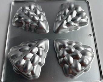 Wilton Aluminum Tree Molds - Vintage Jello Molds - Christmas Baking - Tin Molds - Christmas Tree - Mini Tree Cakes - Set of 4 Jello Molds