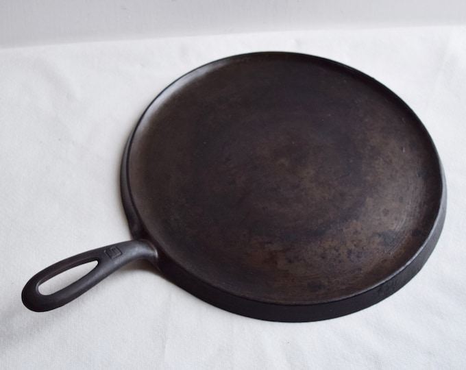 Griswold No 9 Griddle With Large Logo /609 Cast Iron Cookware/stove Top