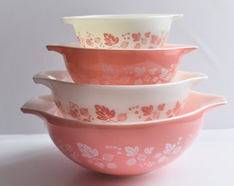 Set of 4 Pyrex Pink Gooseberry Cinderella Mixing Bowls