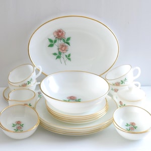 Fire King Rose Jubiläumsgeschirr-Set: 23-teiliges Milchglas mit Goldrand