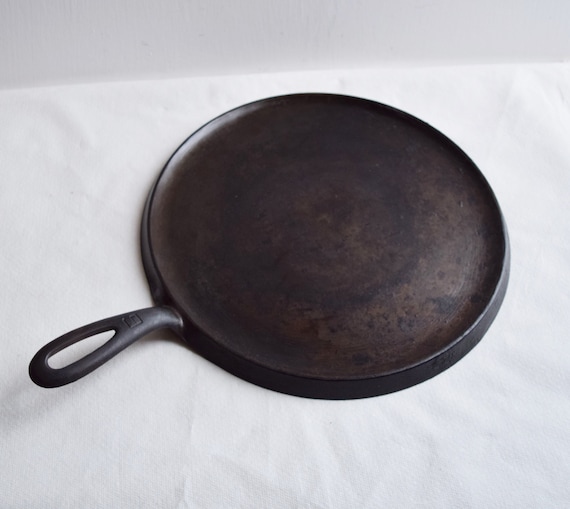 Griswold No 9 Griddle With Large Logo /609 Cast Iron Cookware