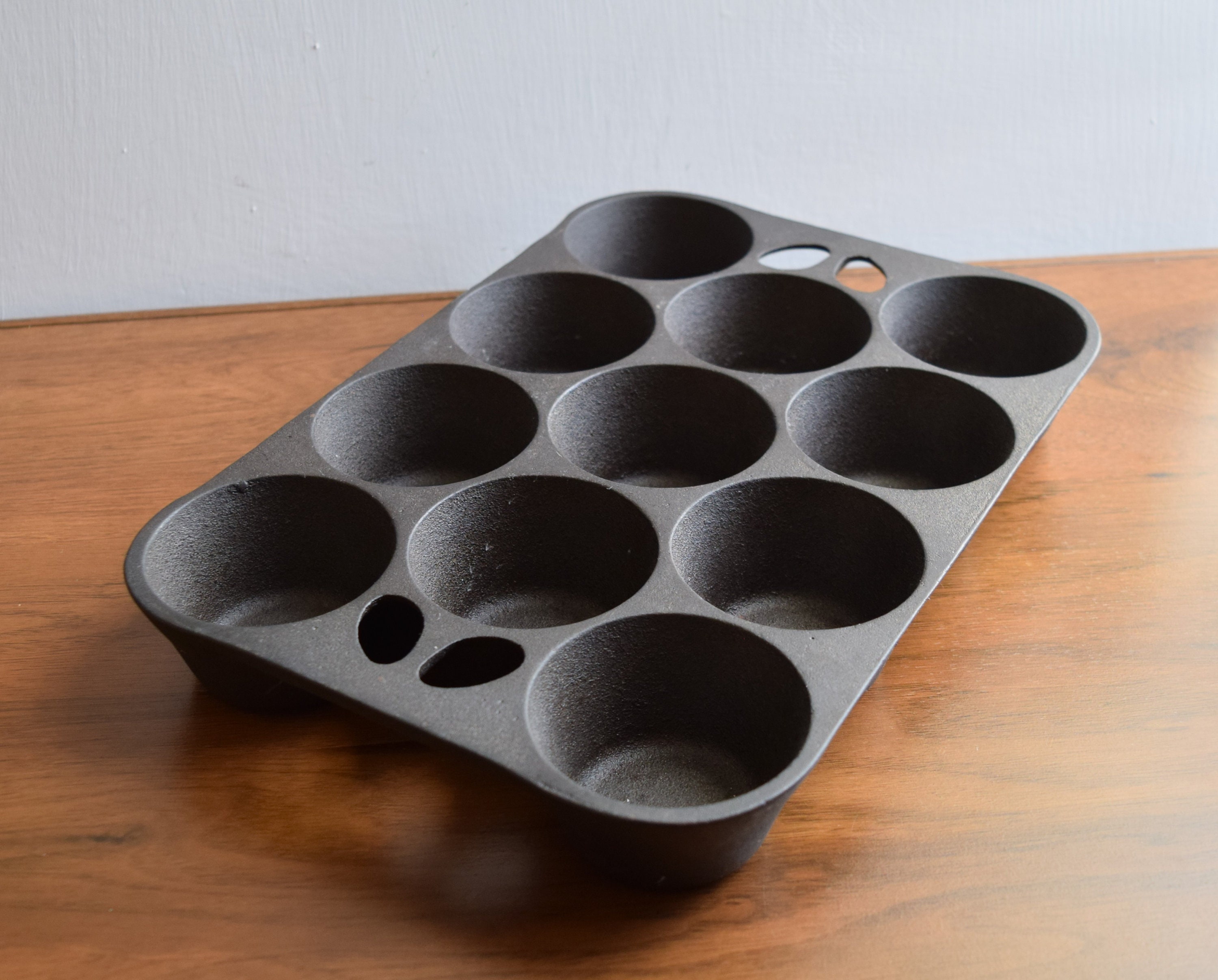 Griswold Wagner Ware Cast Iron Muffin Pan/ Small Logo Griswold/us Baking  Tray/ Vintage Metal Bakeware 