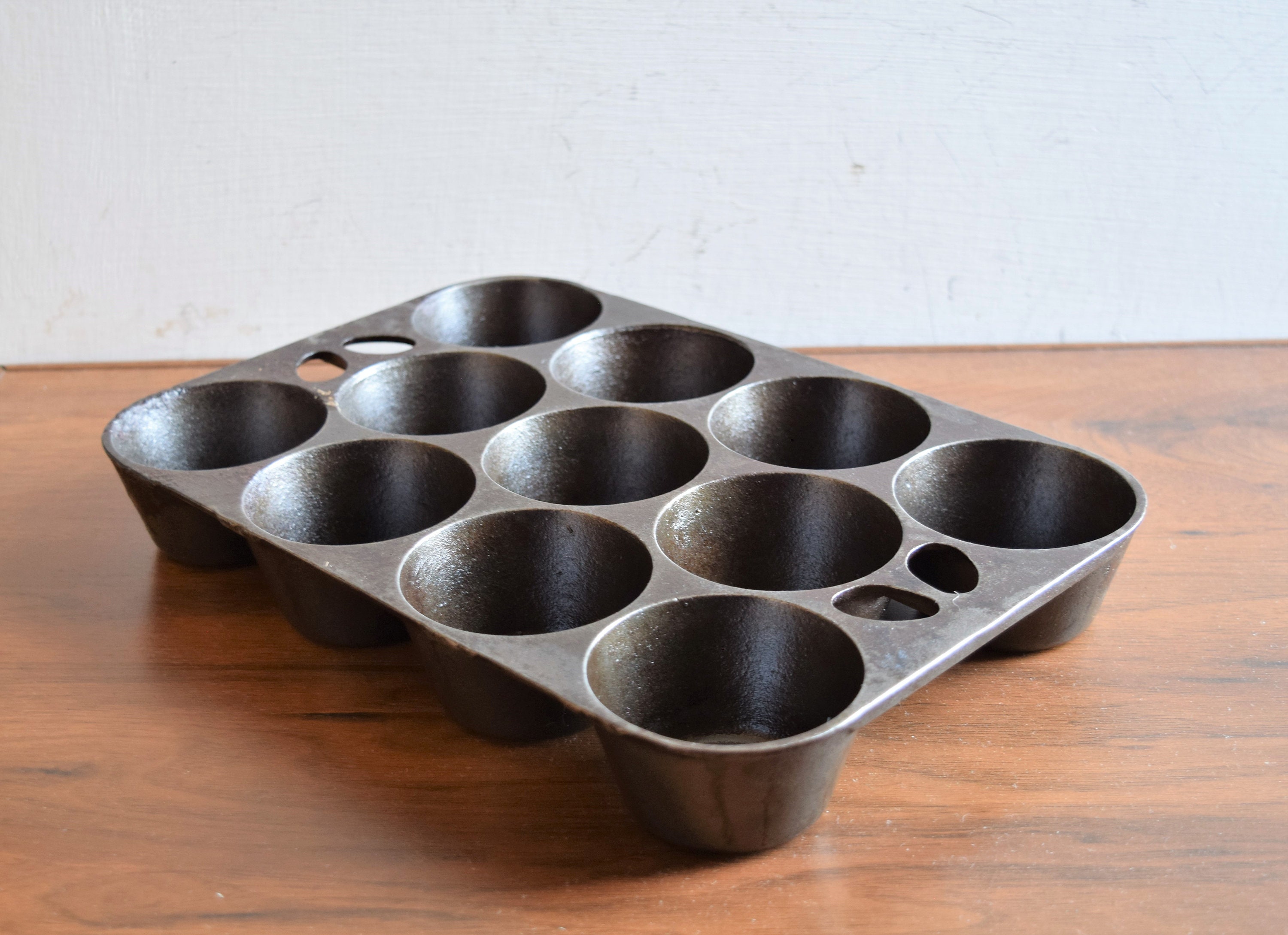 Griswold No 10 Cast Iron Muffin Pan/ US Baking Tray/ Vintage Metal