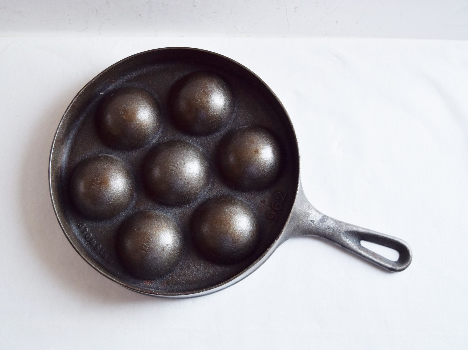 Griswold No 32 962 Cast Iron Muffin Pan With Handle/ Egg Etsy