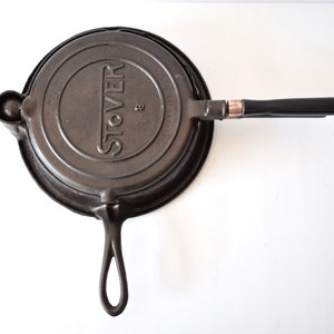 Stover #8 Cast Iron Waffle Maker with Low base