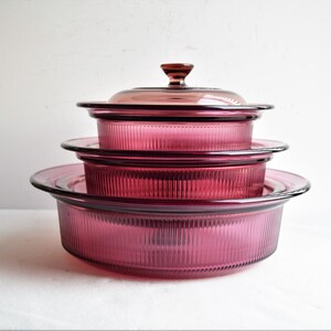 Set of 4 Cranberry Pieces Vision Corning Glass Cookware With Lids Bake Ware  