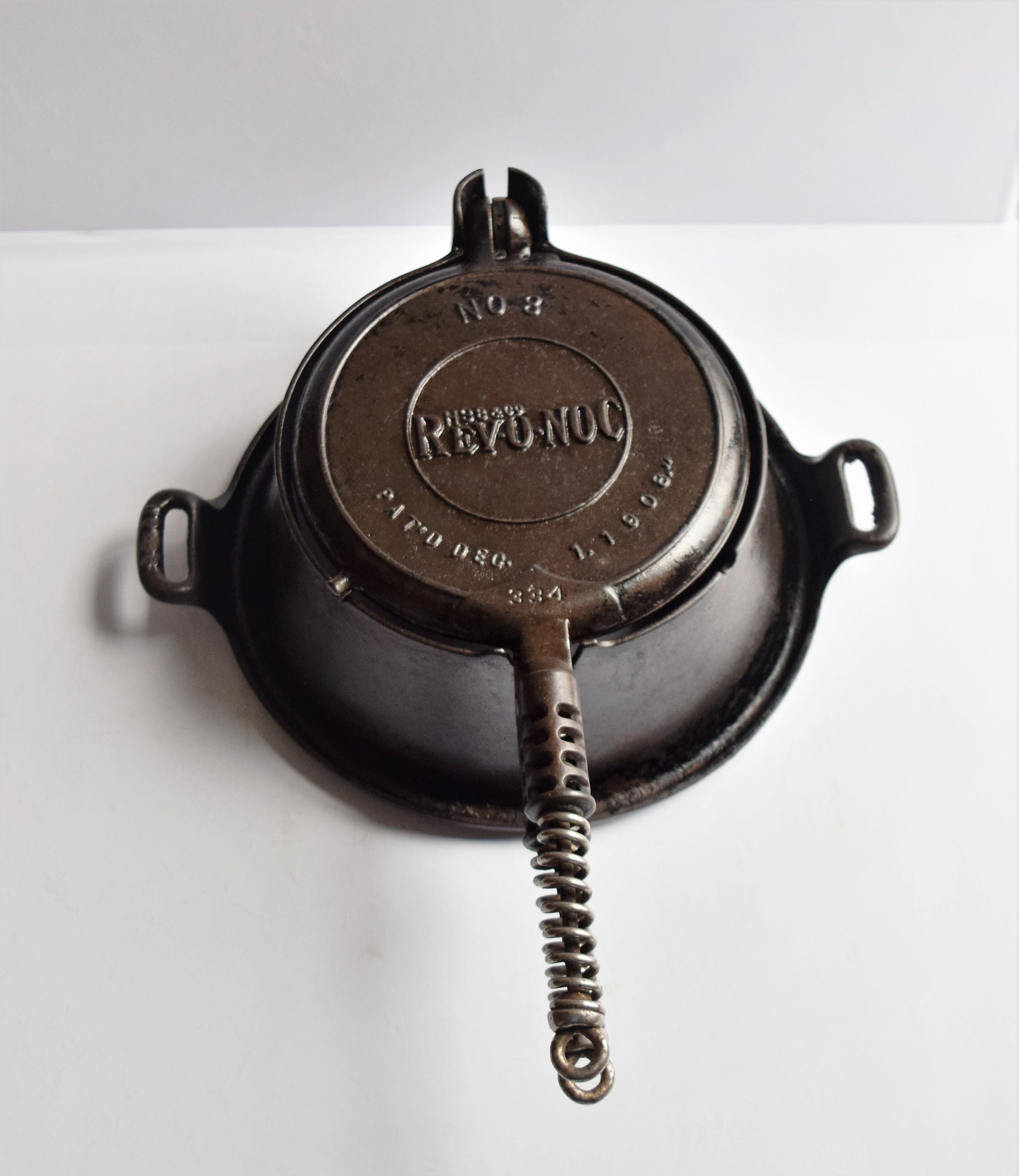 Cast Iron Stover Waffle Iron for Sale in Phoenix, AZ - OfferUp