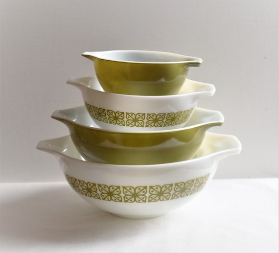 Set of 4 Pyrex Verde Cinderella Mixing Bowls/glass Bakeware/pyrex
