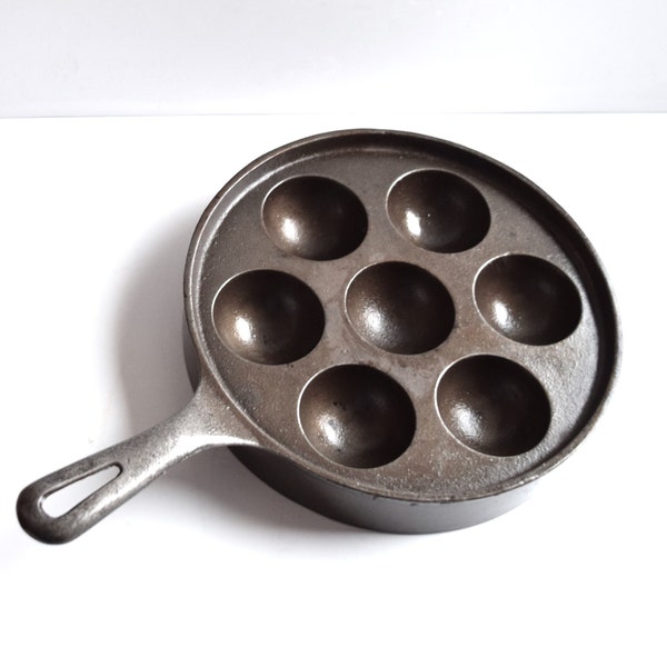 Griswold No 32 (962) Cast Iron Muffin Pan With Handle/ Egg Poacher Skillet/ US Baking Tray/ Vintage Metal Bakeware