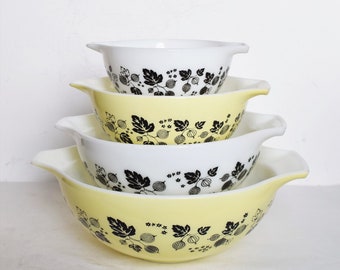 ヴィンテージの希少な「ブラックチューリップ」柄のパイレックス