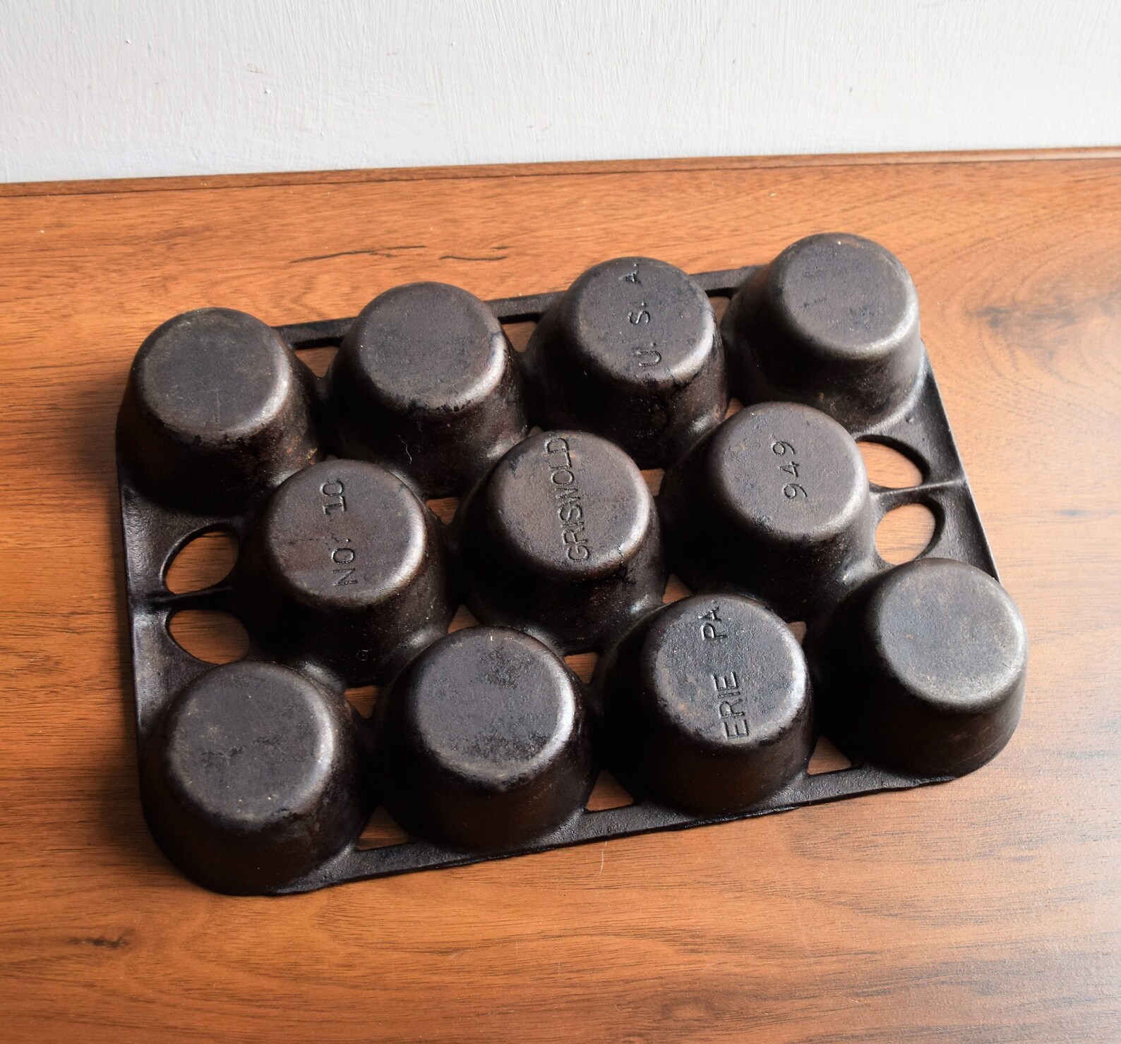 Griswold No 10 Cast Iron Muffin Pan 949 / US Baking Tray/ Etsy