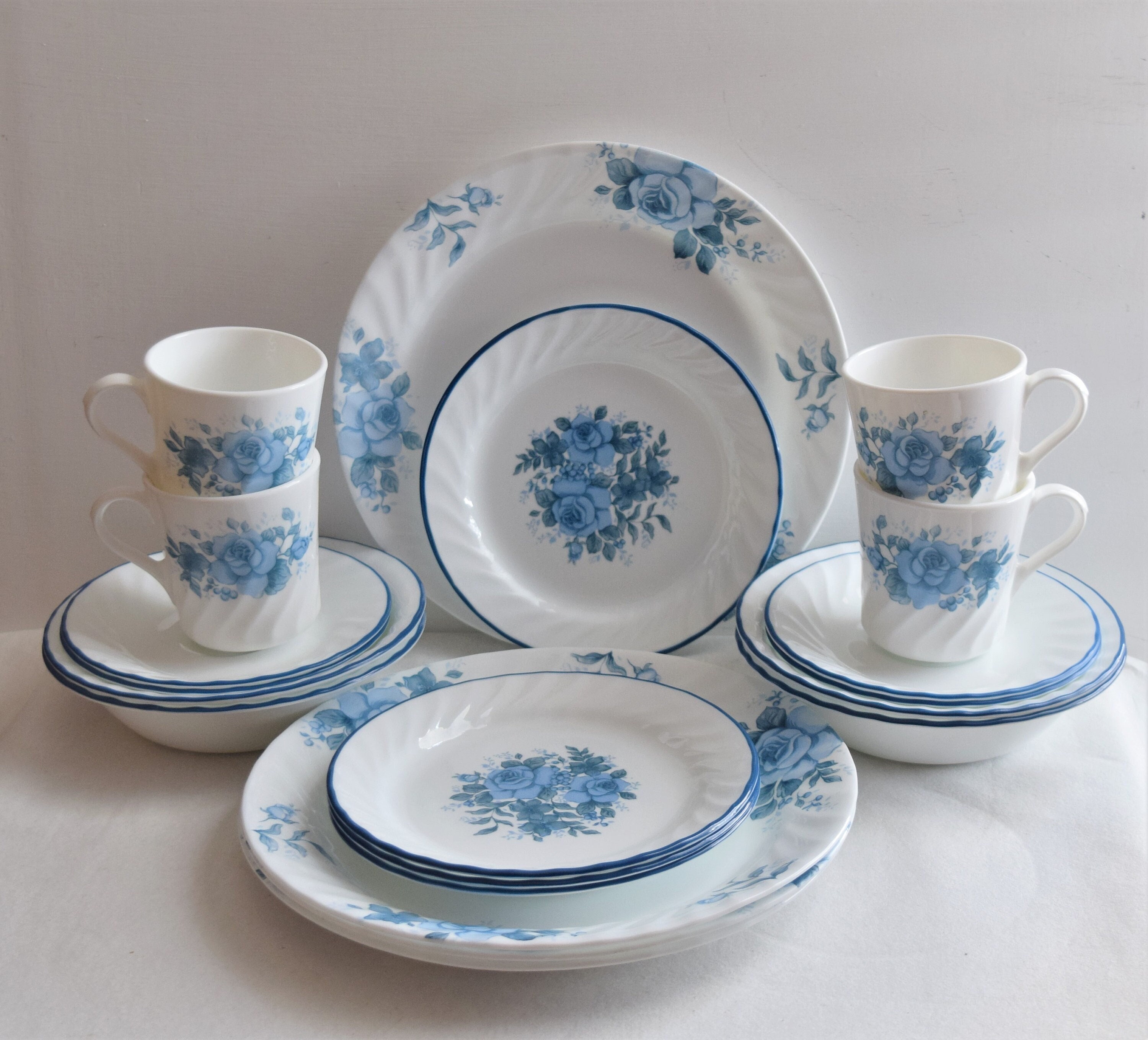 Vintage Corelle Blue Fleur Dinnerware Set of 20 Pieces for 4