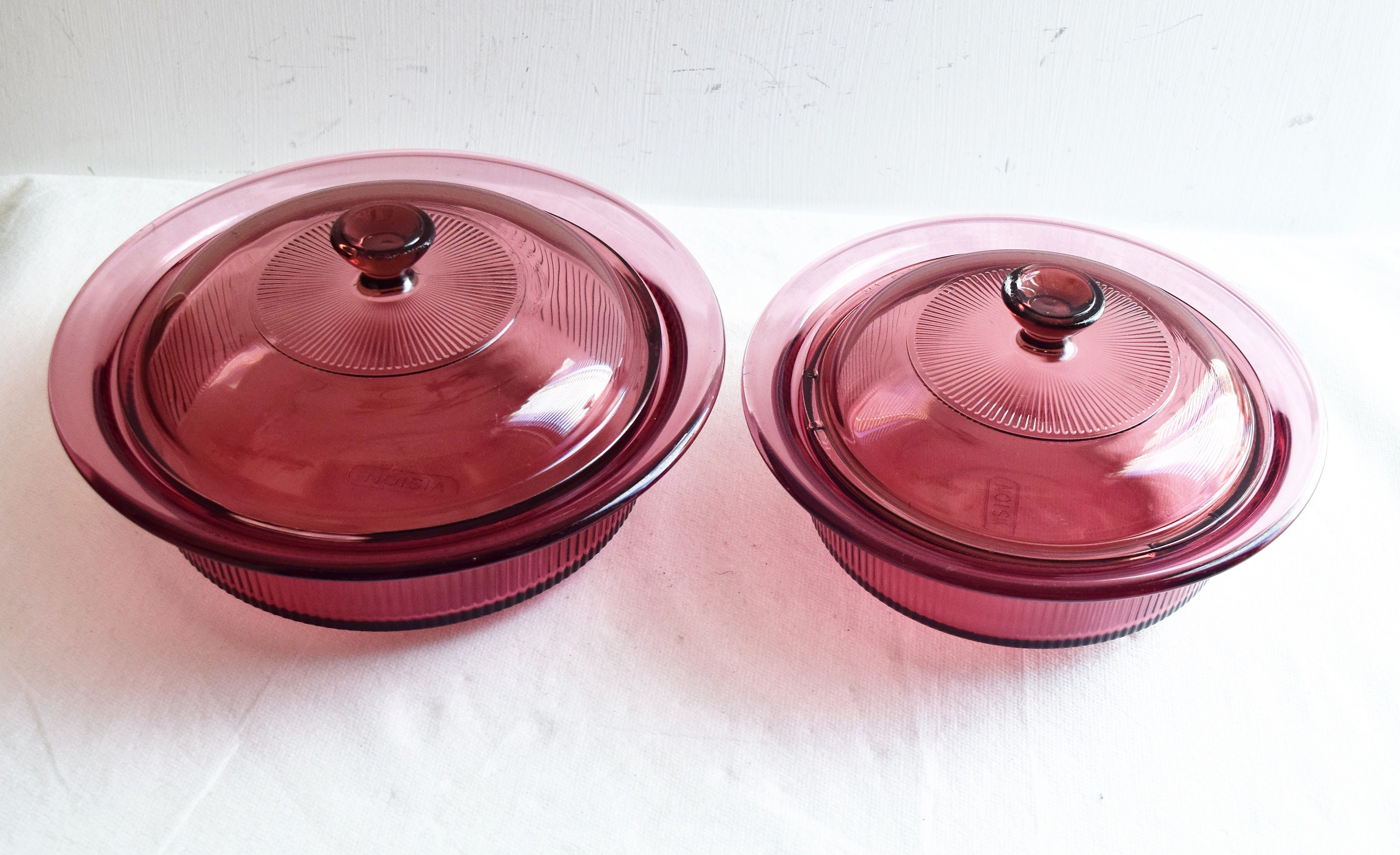 Set of 4 Cranberry Pieces Vision Corning Glass Cookware With Lids Bake Ware  