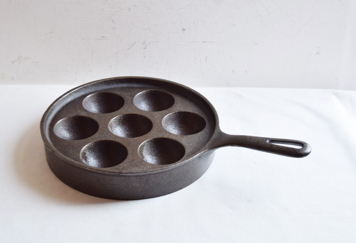 Griswold No 32 962 Cast Iron Muffin Pan With Handle/ Egg Etsy