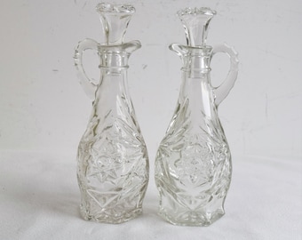 Set of Oil and Vinegar Glass Decanters/Anchor Hocking Oil and Vinegar Set/ Early American Cruets/ Glass Decanter Set