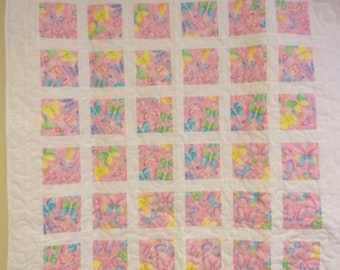 Édredon fait main en patchwork de papillons roses, 43" x 49"