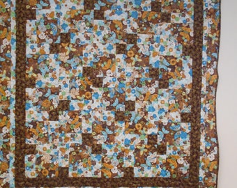 Couette papillon : courtepointe bleue et dorée (44 x 50 po.)