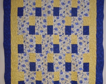 Edredón floral azul hecho a mano: edredón de algodón (127 x 152 cm)