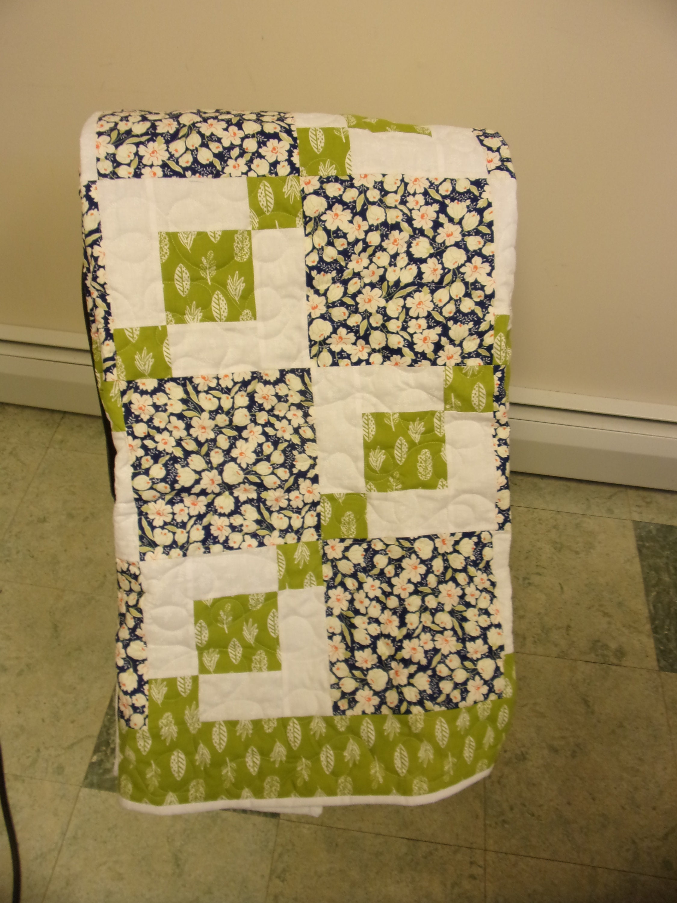 キルト、ブルーフローラルとグリーンリーフスクエアブロックキルト、45