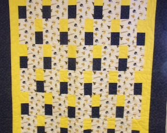 Édredon WVU Mountaineers Sports Block fait main, 62 x 90 po