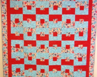 Handgemachte Patchwork Decke: Petrol & Rote Rosen, 166" x 83"